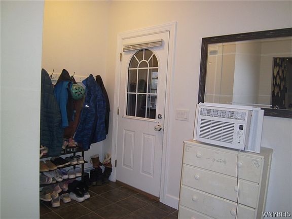 5th image of 1 N Hartland St