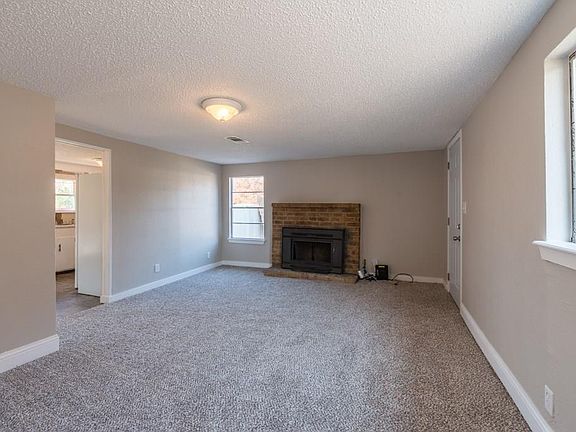 3rd image of 2405 Harrow Ln