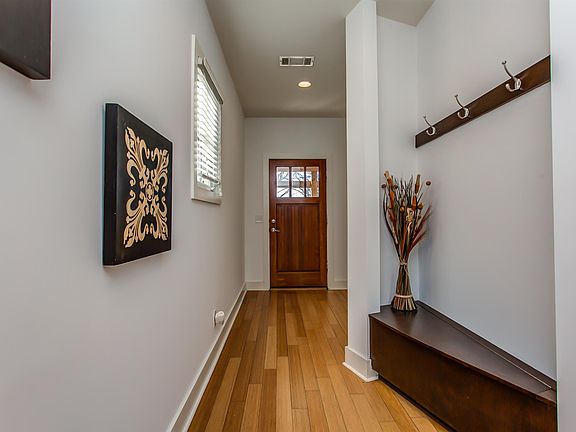 4th image of 402-A Theresa Ave