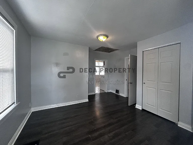 7026 Bancroft Ave — Photo 3