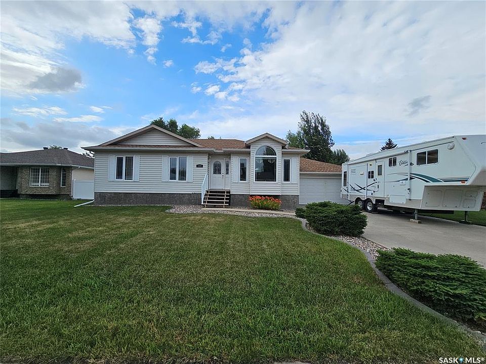 1st image of 108 9th AVENUE W