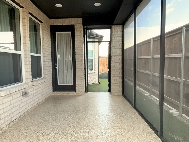 1613 Sandhill Ln — Photo 17