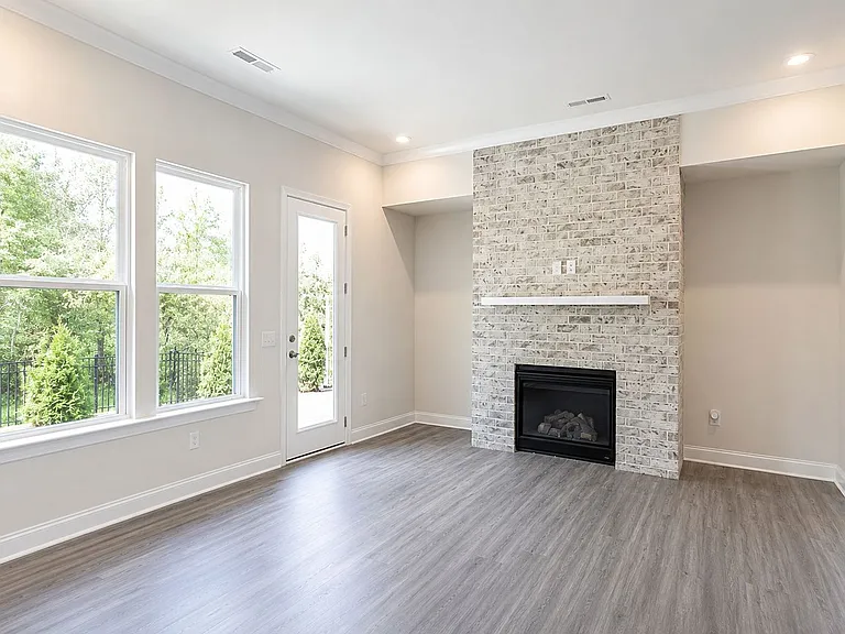 104 Kentmore Dr — Photo 10