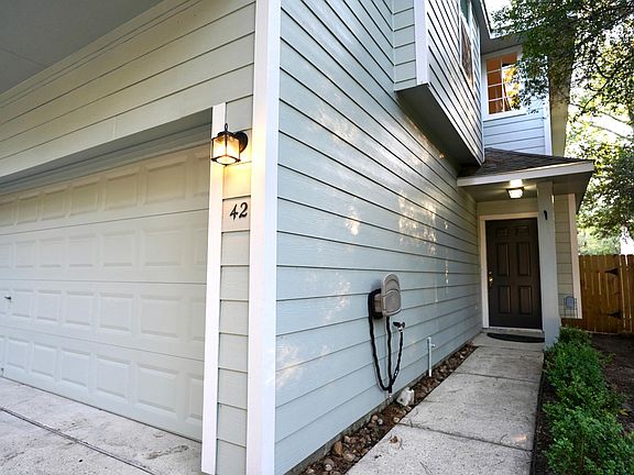 Another view of the boxwoods.