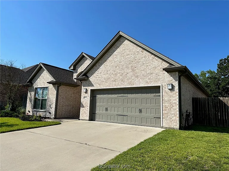 15605 Long Creek Ln — Photo 2
