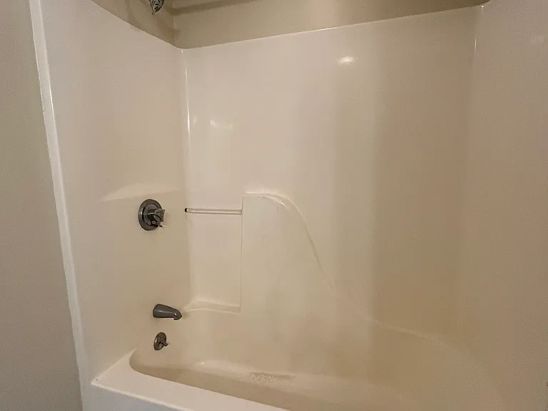 1100-G3 Shower