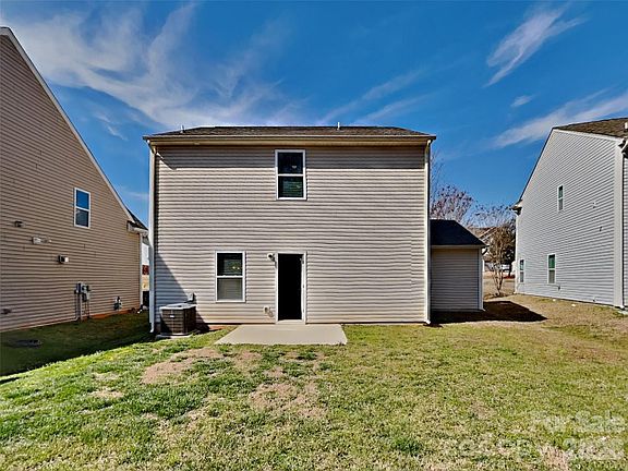 2nd image of 814 Sarah Laura Ln