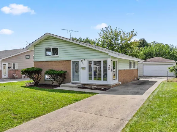 702 N Pine St, Mount Prospect, IL 60056