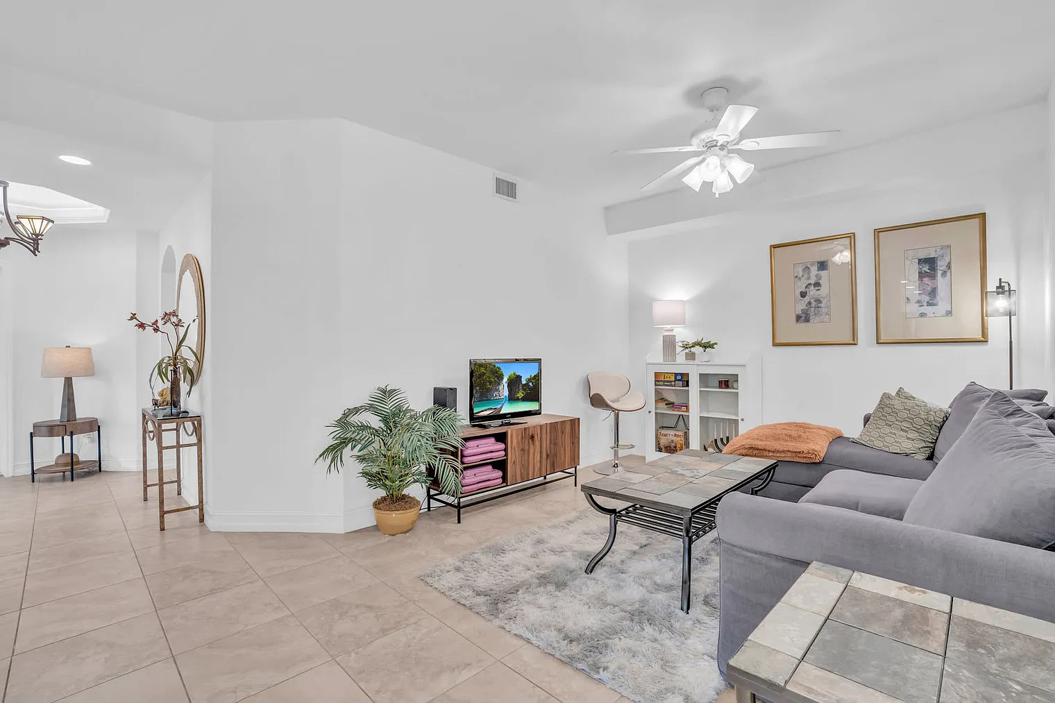 3 bed, 2.0 bath, 1528 sqft, $4,020 — Photo 3