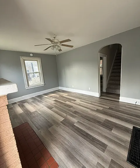 1907 W Beverley St — Photo 2