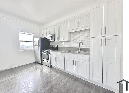 5th image of 1845 S La Brea Ave APT 8
