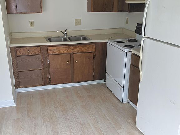 2nd image of 1029 W 37th St APT B