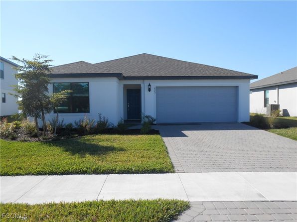 623 Lakeside Oasis Ln