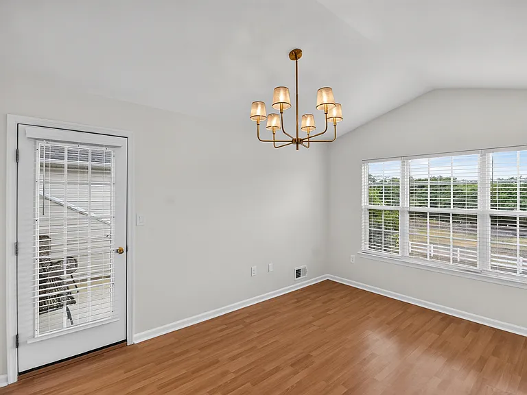 574 Beachway Ave — Photo 9