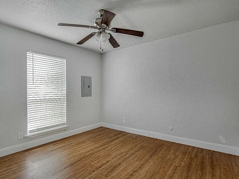 304 E Mitchell St — Photo 48