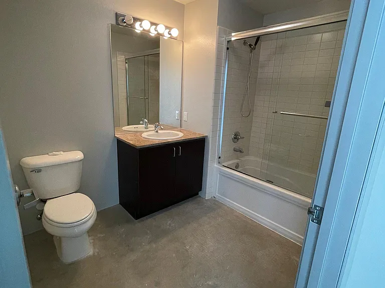 285 W 6th St #525 — Photo 20