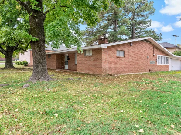 195 20th St NE, Paris, TX 75460