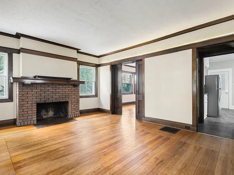 420 W Madison St — Photo 4