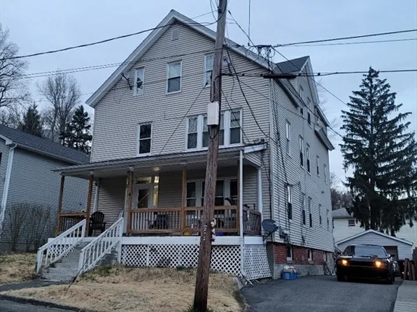 4 Columbia St, Holyoke, MA 01040