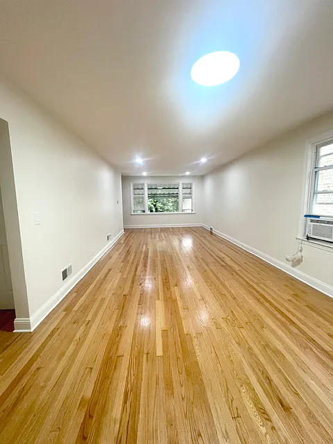 2 bed, 950 sqft, $2,100 — Photo 2