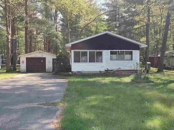 304 Fairbanks Dr, Houghton Lake, MI 48629