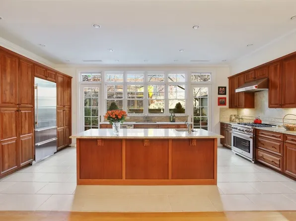 336 West 23rd Street image 14 of 25