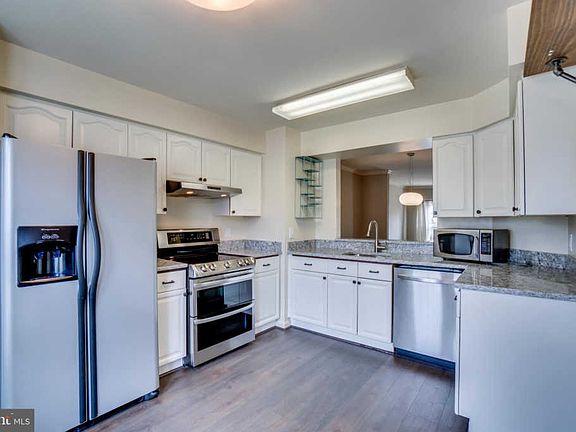 3rd image of 21180 Winding Brook Sq