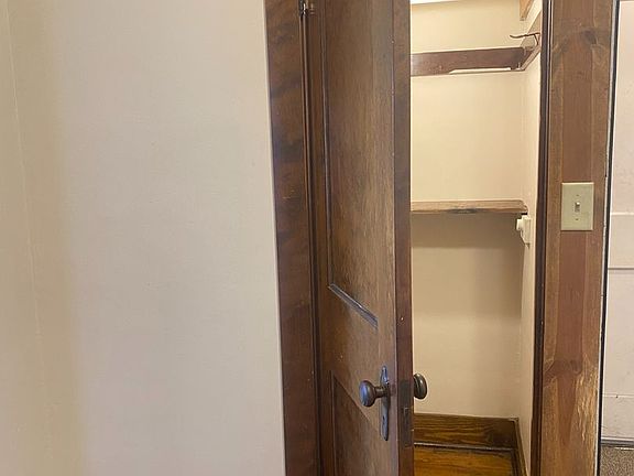 5th image of 3519 Cuming St APT 31