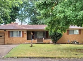 720 Flinn Ave, Ravenswood, WV 26164