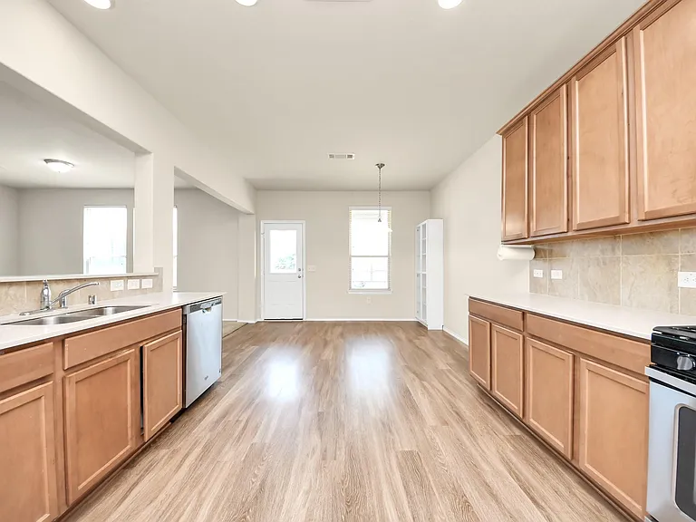 15802 Sunny Stone Dr — Photo 30