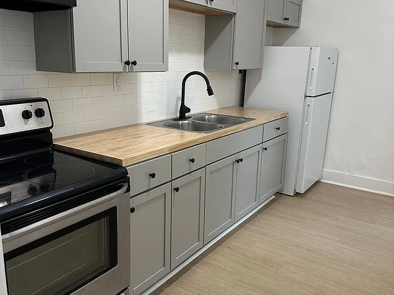412 Locust St — Photo 1