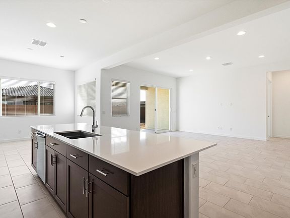 3rd image of 7631 W Honeysuckle Dr