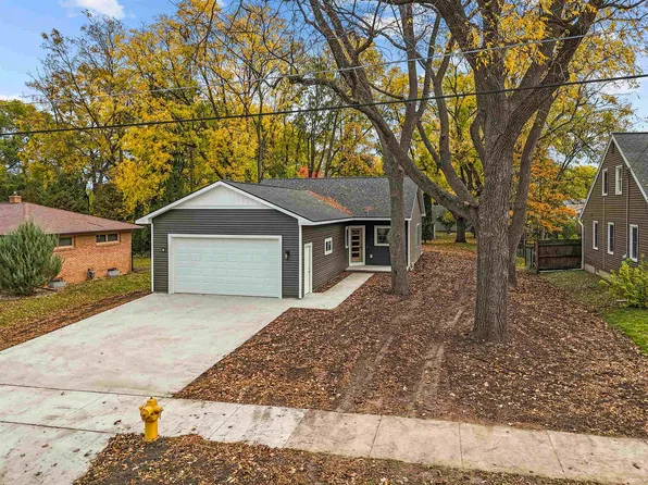 2008 Nebraska St, Oshkosh, WI 54902