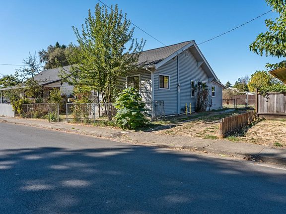 2nd image of 360 S Lenore Avenue