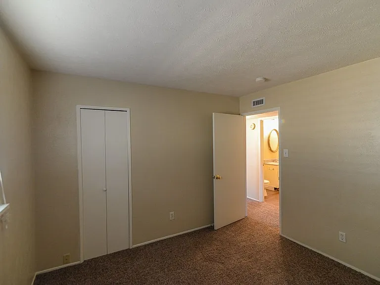 821 Stone Trail Dr — Photo 5
