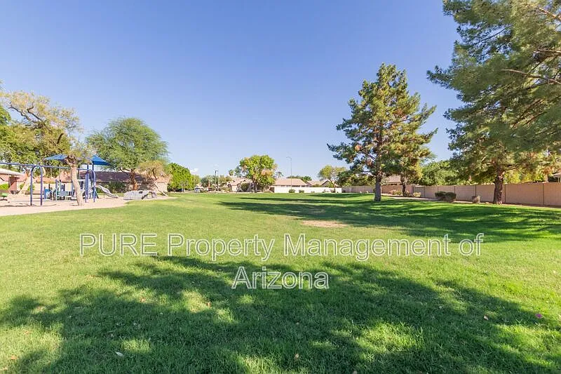 3 bed, 2.0 bath, 1388 sqft, $1,995 — Photo 2