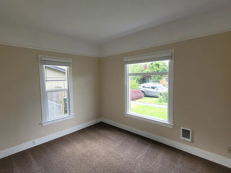 314 E Sherman St — Photo 9