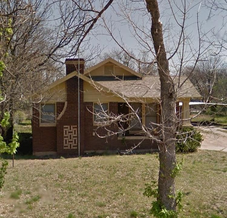 1st image of 2404 Vincent St