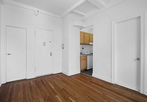 3rd image of 19 W 69th St APT 805