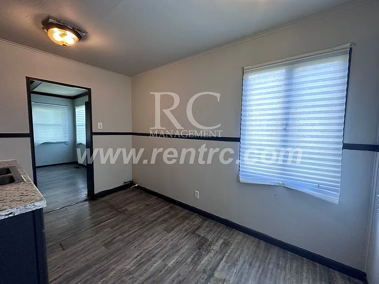 605 Pixley St — Photo 3