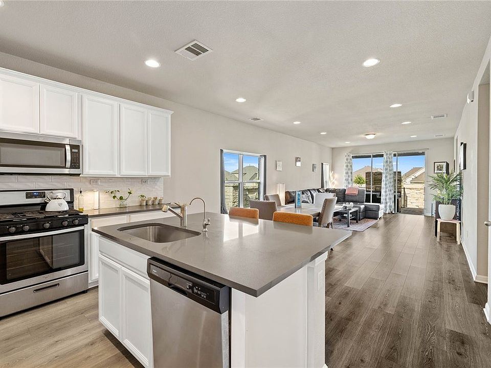 2nd image of 144 Winding Hollow Ln