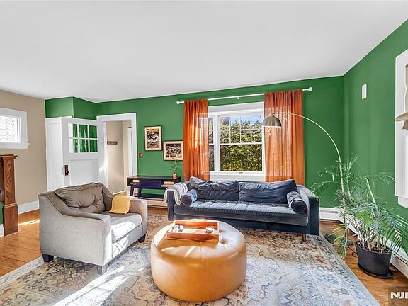 3rd image of 37 Kensington Ave