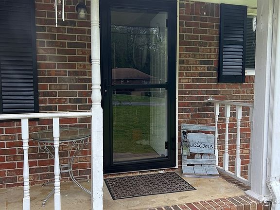 2nd image of 1580 Patricia Ln