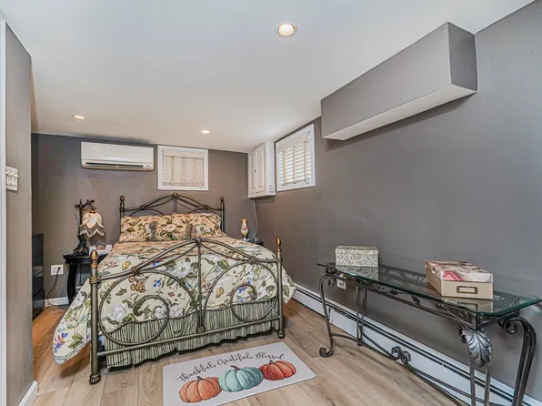 76 Whitman Avenue image 19 of 27