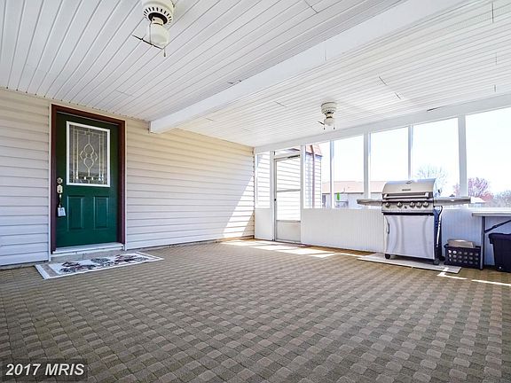 5th image of 1535 Clover Dr