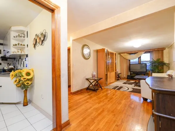 67-30 Dartmouth Street image 9 of 19