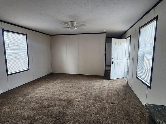 3rd image of 32 Blackwood Dr
