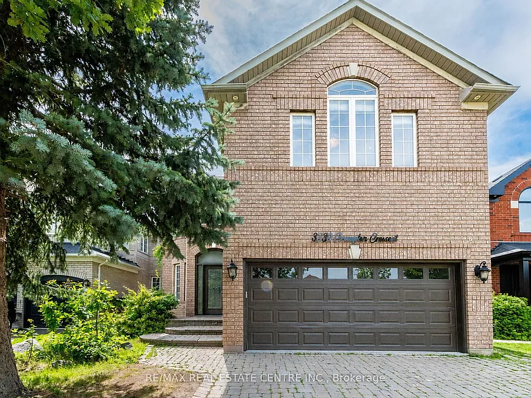 3339 Crompton Cres — Photo 1