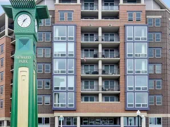 437 W Division St #603, Chicago, IL 60610