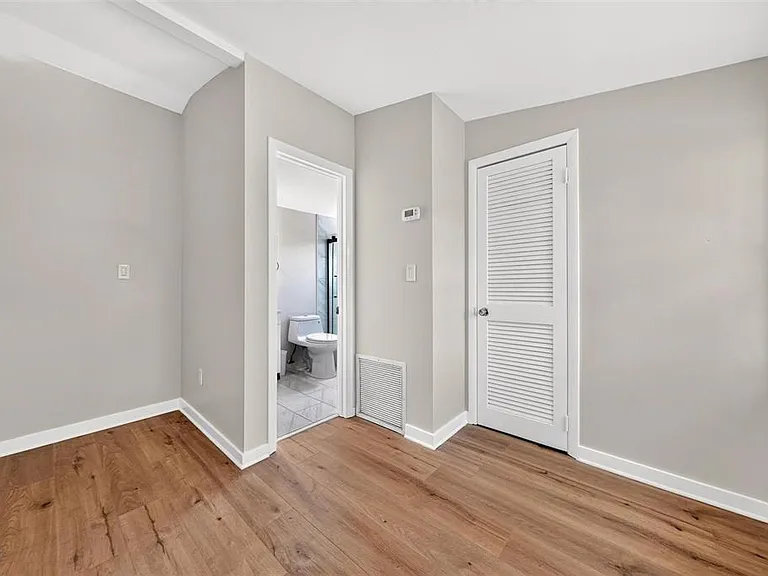 1099 Grove Ave — Photo 45